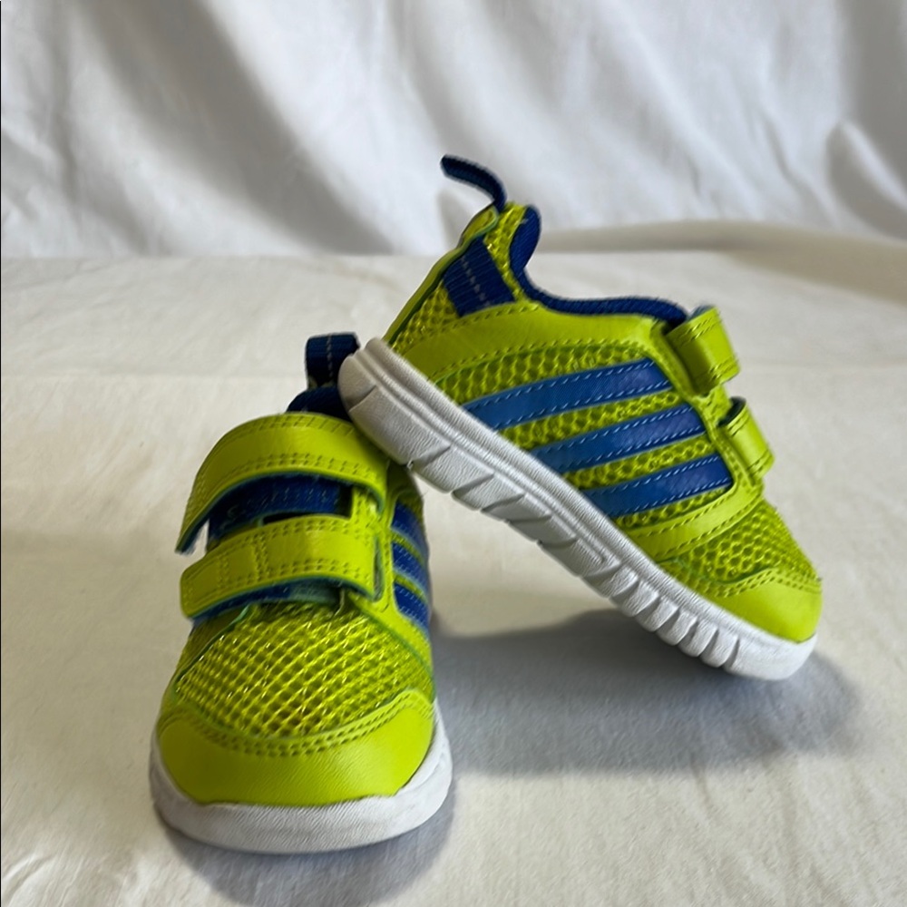 Adidas Sta Fluid 3 CF runners, size 4 toddler